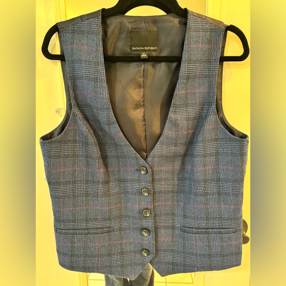 Banana Republic Vest. Blue plaid. Size 12.